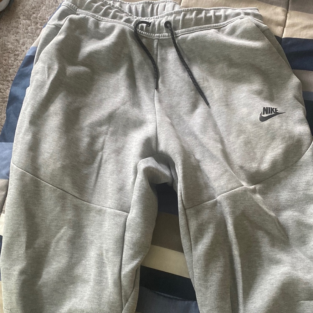 Men’s Nike tech joggers grey